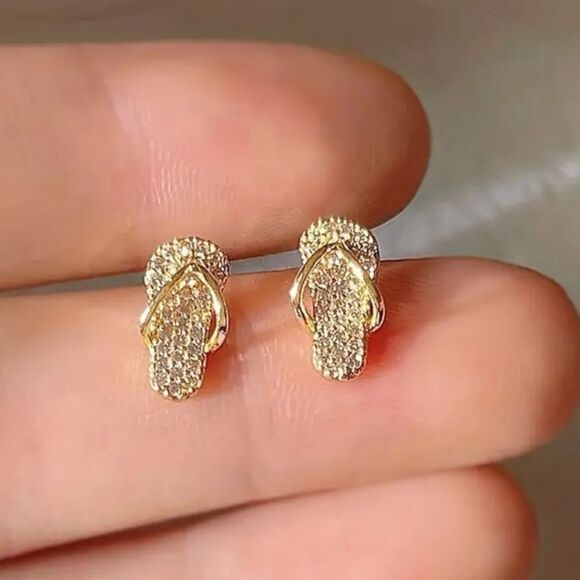 Grandest Birch Creative Earrings Stylish Slipper-shaped Gold Tone Earrings - Picture 4 of 8